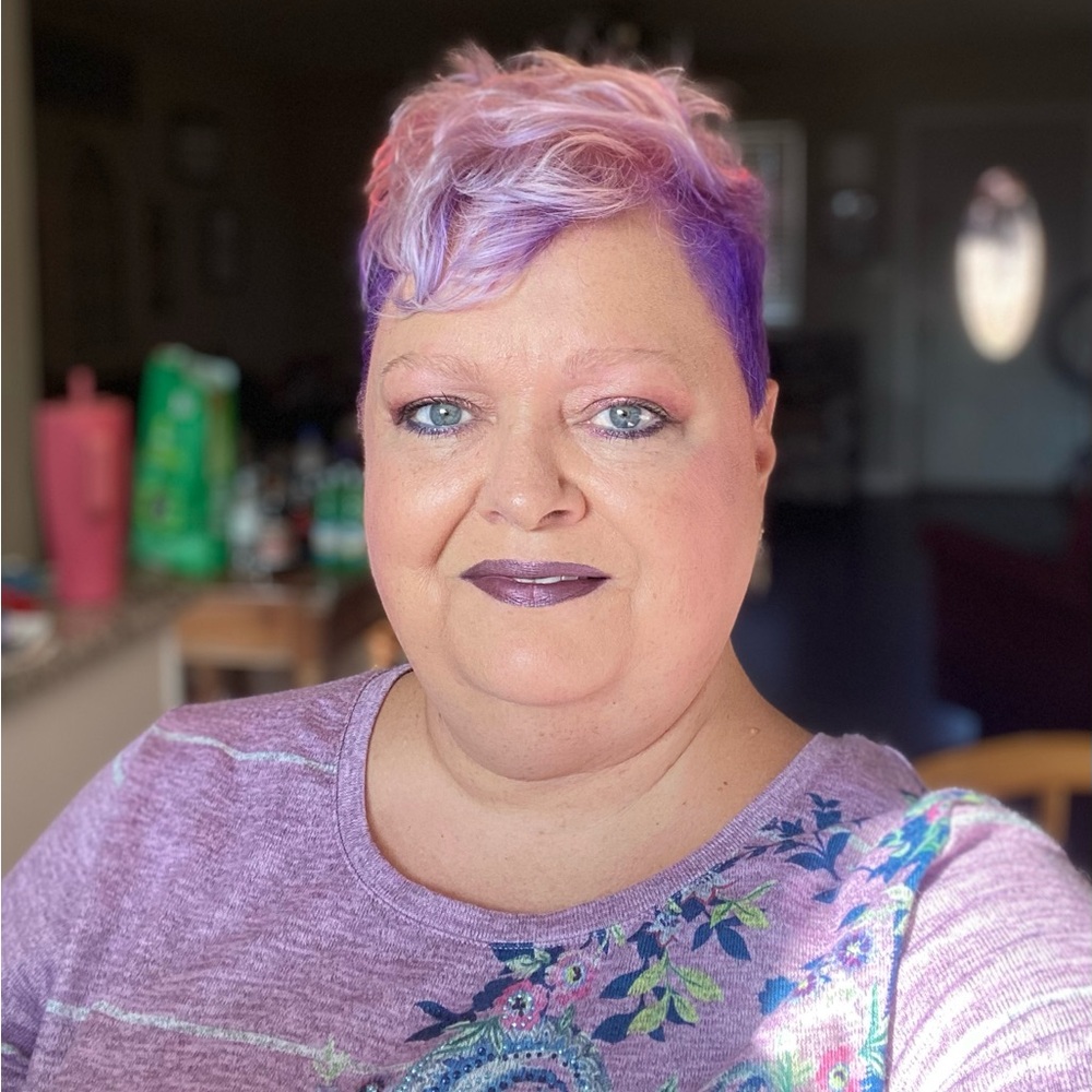 Meet your Posher, Davana